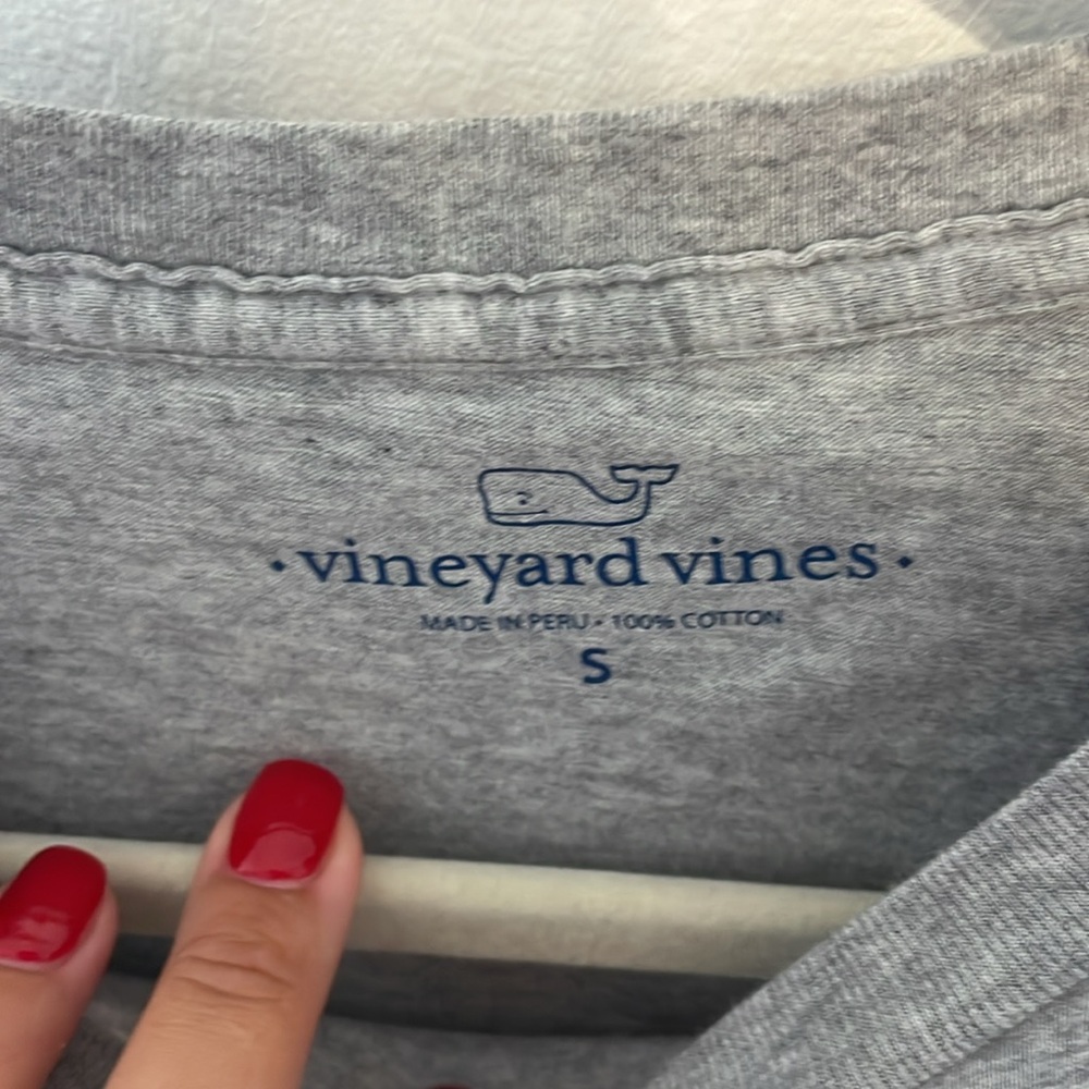 Vineyard Vines Heathered Grey Red, White, and Blue Tie Dye Whale Shirt (S) - Picture 4 of 4